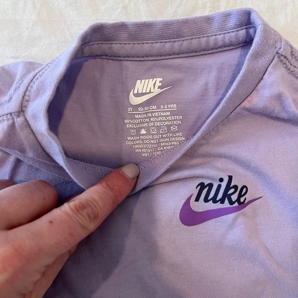 Nike purple girls' T-Shirt and shorts athletic set 2T - Picture 2 of 4